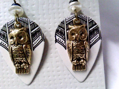 2509: One pair of Emma & Ivy white black laser engrave feather pattern with an owl  fishwire earrings