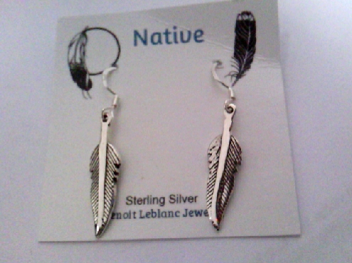 2528: One pair of sterling silver feather motif fishwire dangle earrings