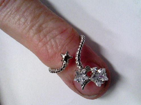 2868: One ladies nail ring of white rhodium plated brass with white cystal stars 