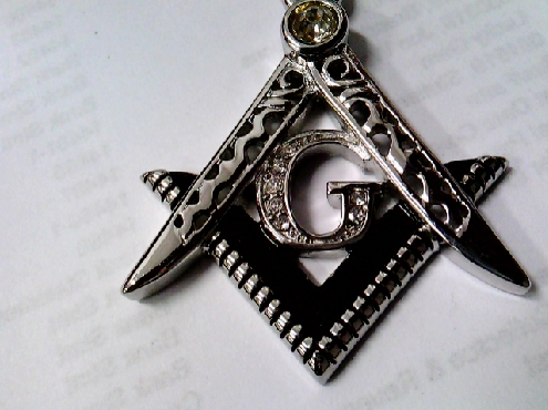 2874: One stainless steel Masonic Symbol pendant 4mmx40mmx50mm with white crystal