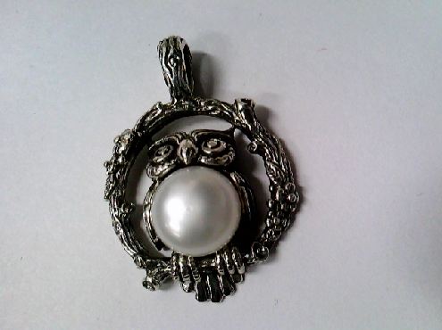 2906: One sterling islver 925 oxides Owl motif pendant with a round button Freshwarter Pearl in body 