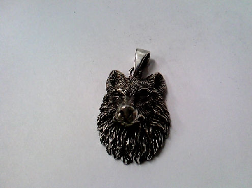 3010: One sterling silver Wolf Head Charm 