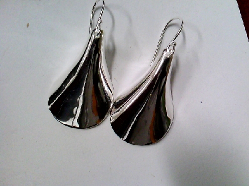 3177: One pair of 925 sterling silver high polished spoon style fishwire dangle earrings