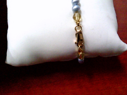 3527: One Grey Freshwater pearl and genuine citrine;stone bracelet with a yellow gold filled lobster clasp 