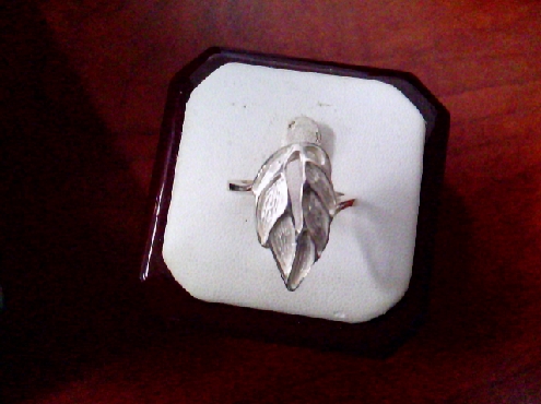 3831: One ladies sterling silver 925 custom made Leaf motif ring 