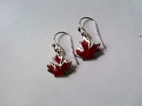 3849: One pair of sterling silver 925 Red Sponge Coral inlay Maple leaf fishwire dangle earrings