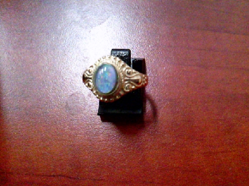 3942: One ladies 10ky gold custom made oval opal doublet ring size 7