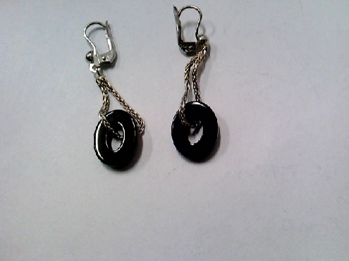 3945: One custom made 10kwhite gold oval black onyx dangle earrings on lever backs