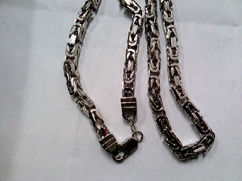 4053: ONE GENT S SERLING SILVER 8 SIDED BYZANTINE CHAIN 18   LENGTH 7MM