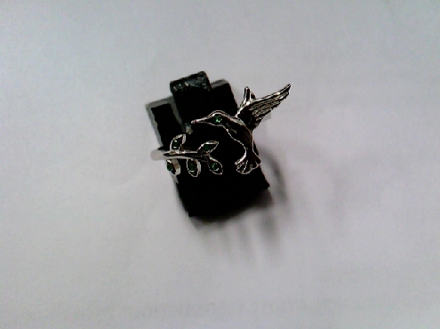 4182: One sterling silver 925 hummingbird ring set with green crystals