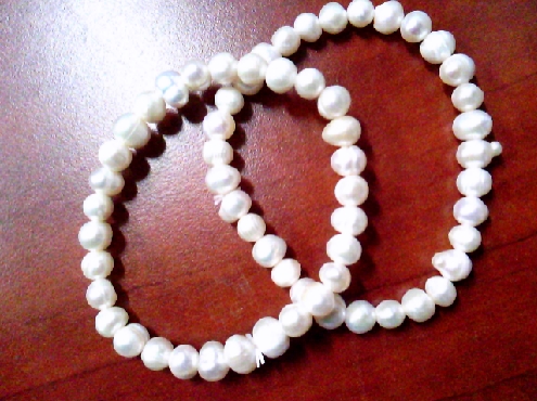 4201: ONE FRESHWATER PEARL STRETCHY BRACELET WHITE