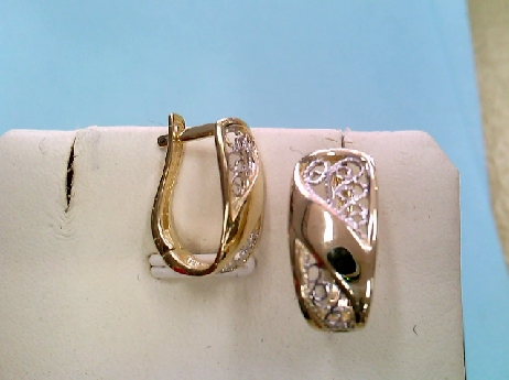 677: One pair of ladies 10kt lever back yellow filagree earrings