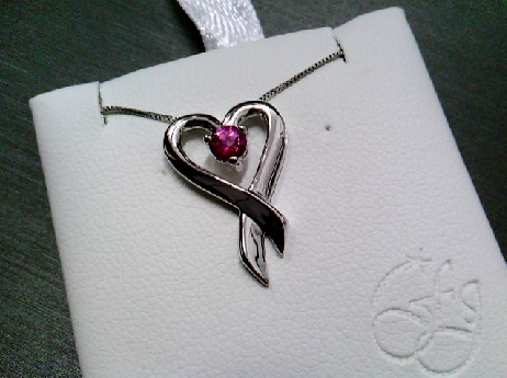 878: Forever Jewellery 10k white gold Ribbon Heart pendant on box chain set with a 3.5mm rd Pink Sapphire stone