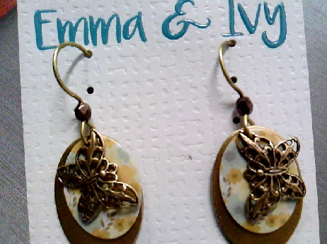 909: Emma & Ivy ladies fashion fishwire dangle earrings with an color laser engraved oval disc with brass butterflies