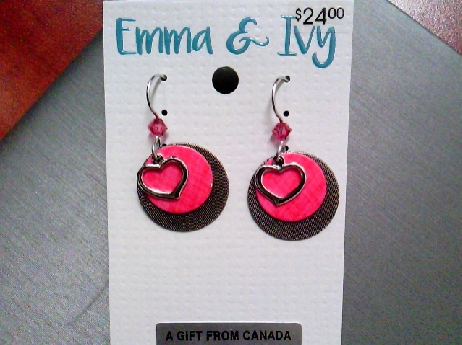 927: Emma & ivy round disc fishwire earrings with a floretine pattern and a pink color laser engrave disc with a silver tone open Heart charm