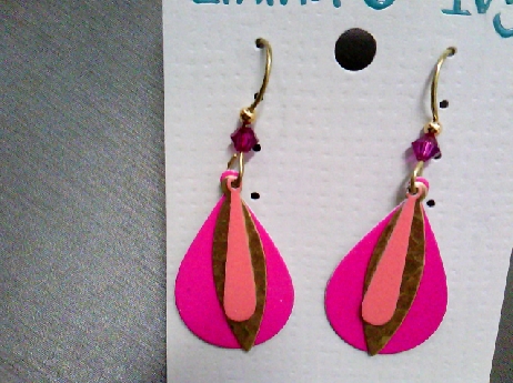 953: Emma & Ivy geometric plates of hot pink and pinky orange color laser engraved fishwire earrings and a brass hammered plate