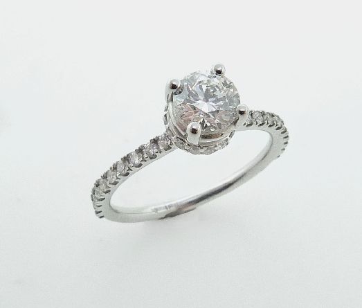 18K white gold eng ring set with:
- 20* = 0.185cttw HOF
- 14*=0.084cttw HOF
- 0.635ct G; VS2 center HOF85466
Comes in this width and one wider.
Centers avail from 1/2ct - 1 1/4ct