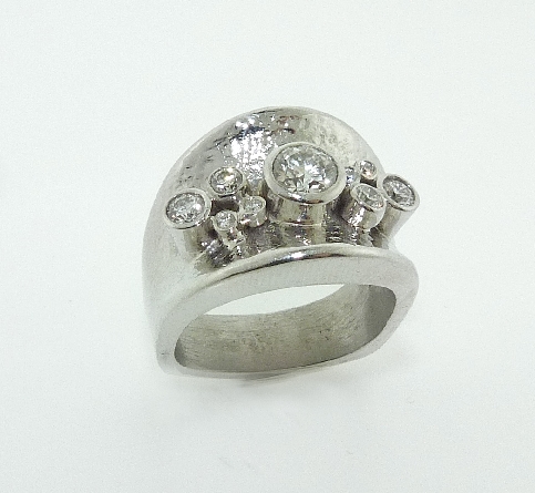 14K white gold Custom ring.
Set with ideal round brilliant cut diamonds by Hearts On Fire.
- Center: 0.518 carat H SI1 (HOF70465)
- Accented with 2 ideal round brilliant cut side diamonds by Hearts On Fire; 0.14 carat total weight G/H; SI/VS
- Ac