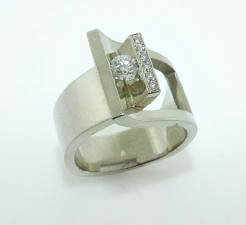 14K white gold custom ring
-set with ideal round brilliant cut diamonds by Hearts On Fire; 0.245ct SI1; G (HOF100050)
-accented with side ideal round brilliant cut diamonds by Hearts On Fire; 0.104 carat total weight; VS-SI; G/H
