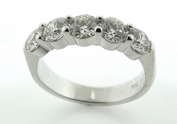 18K white gold ring; known as five stone band by Hearts On Fire. Claw-set with: - -0.243 carat I VS2 (HOF140219) - -0.245 carat I VS2 (HOF140220) - -0.251 carat I VS2 (HOF140221) - -0.237 carat J VS1 ( HOF140222) - -0.260 carat J VS2 (HOF140223)