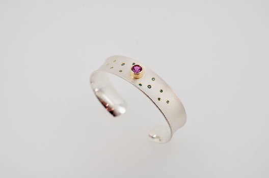 Artist:  Bayot Heer Jewellery Originals  Silver & 18K Gold Pink Sap...