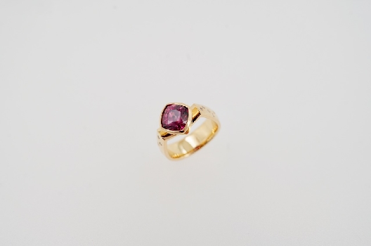 Artist:  Bayot Heer Jewellery Originals  18K Gold Red Zircon Ring  ...