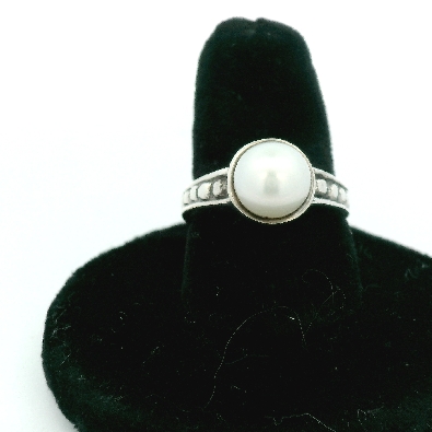 SCARO; Caroline Arbour joailliere  Venus Pearl Silver Ring  From th...